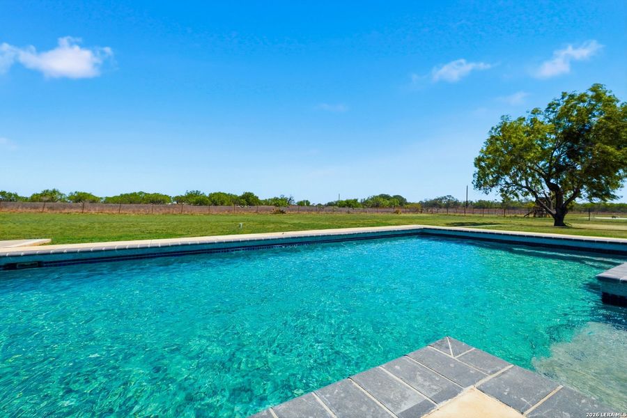 Community amenities in , Floresville (Image 26).