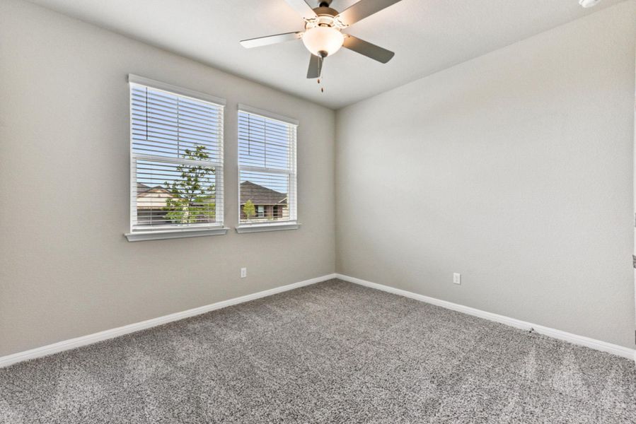 Guest bedroom downstairs w/ full bath in hall