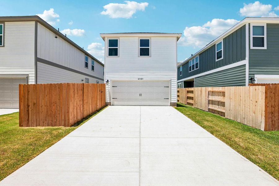 Exterior details and patio area of a home in Avery Centre, Round Rock (Image 16).