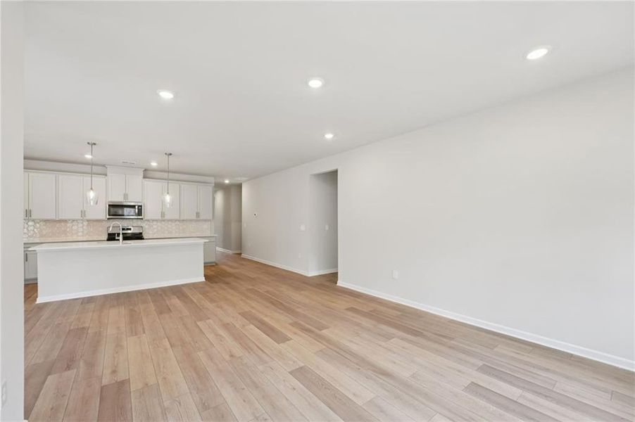 Spacious, unfurnished interior of a new home in Westmont Preserve, Powder Springs (Image 36).