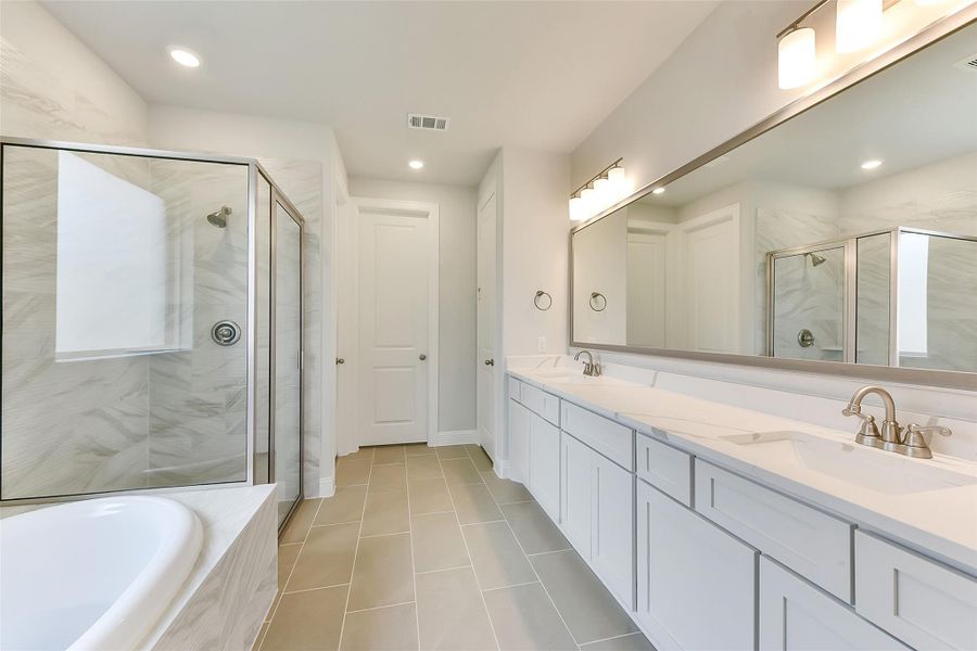 Furnished interior view inside a new home in Evergreen 50', Conroe (Image 15).