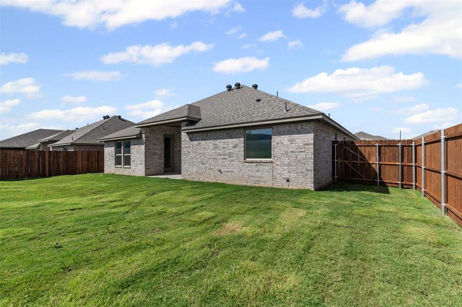 Exterior details and patio area of a home in , Springtown (Image 1).