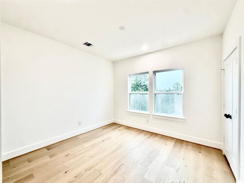 Spacious, unfurnished interior of a new home in , Houston (Image 17).