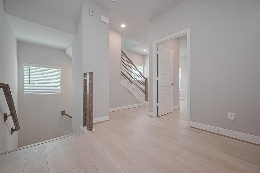 Spacious, unfurnished interior of a new home in Regents Court, Houston (Image 33).