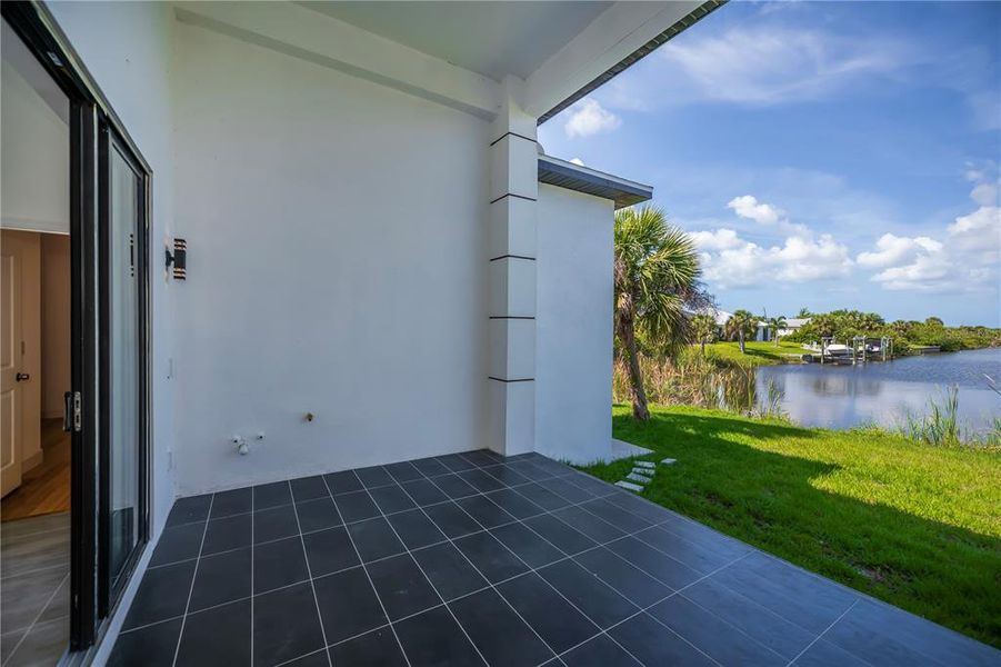 Exterior details and patio area of a home in , Port Charlotte (Image 3).