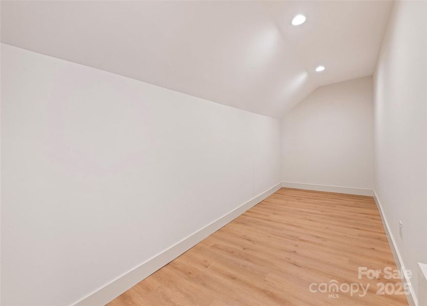Spacious, unfurnished interior of a new home in , Alexander (Image 20).