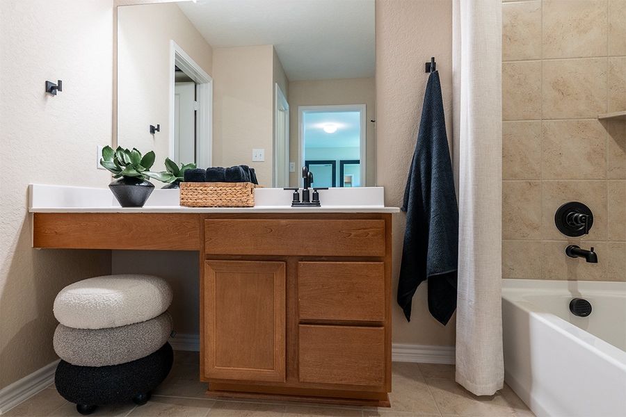 Extended vanity with knee space at primary bath Extended vanity with knee space at primary bath