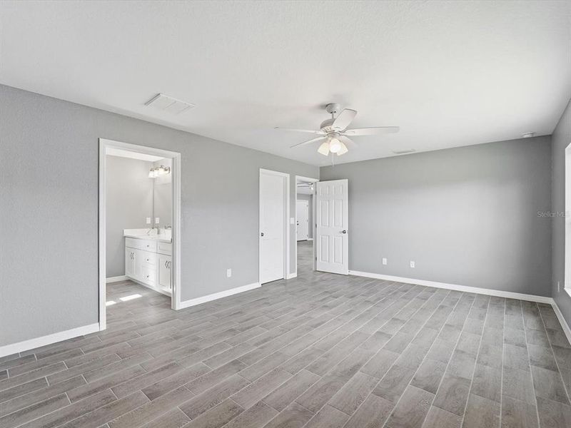 Spacious, unfurnished interior of a new home in , Port Charlotte (Image 21).