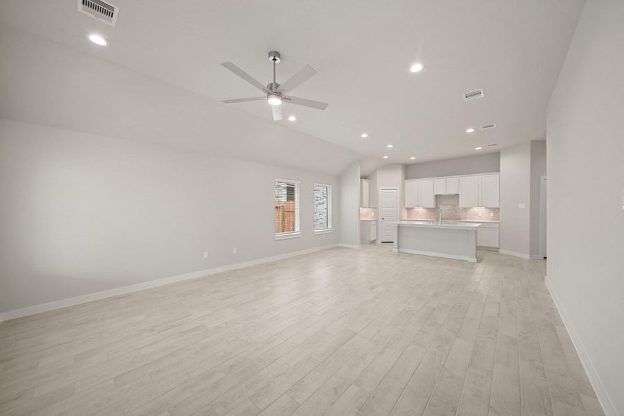 Spacious, unfurnished interior of a new home in Barton Creek Ranch, Conroe (Image 21). Spacious, unfurnished interior of a new home in Barton Creek Ranch, Conroe (Image 21).