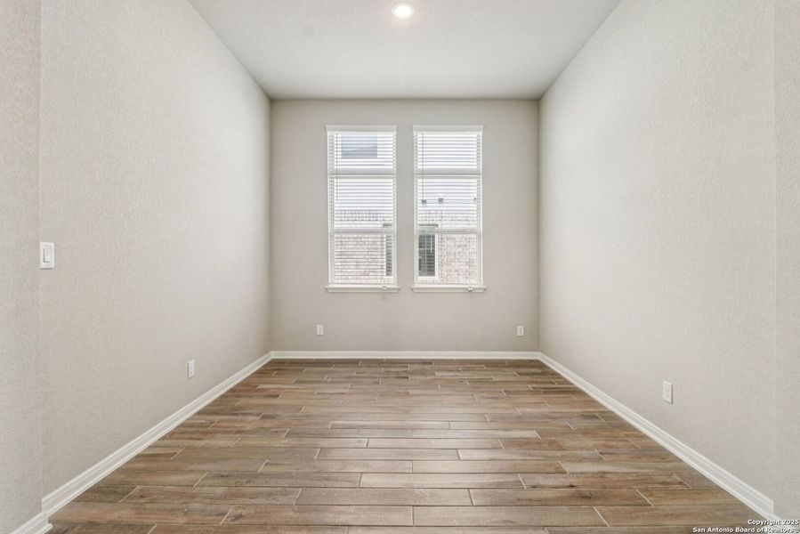 Spacious, unfurnished interior of a new home in Fox Falls, Boerne (Image 32).