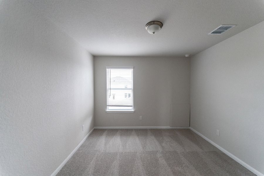 Spacious, unfurnished interior of a new home in Hannah Heights, Seguin (Image 14).