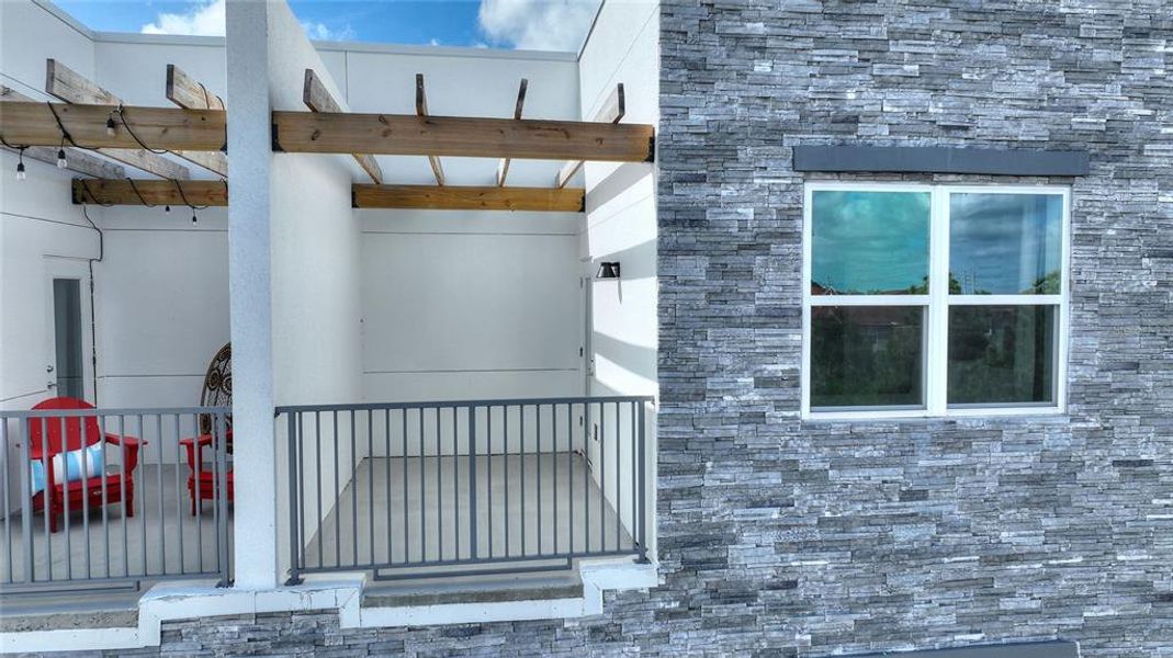 Exterior details and patio area of a home in , Davenport (Image 25).