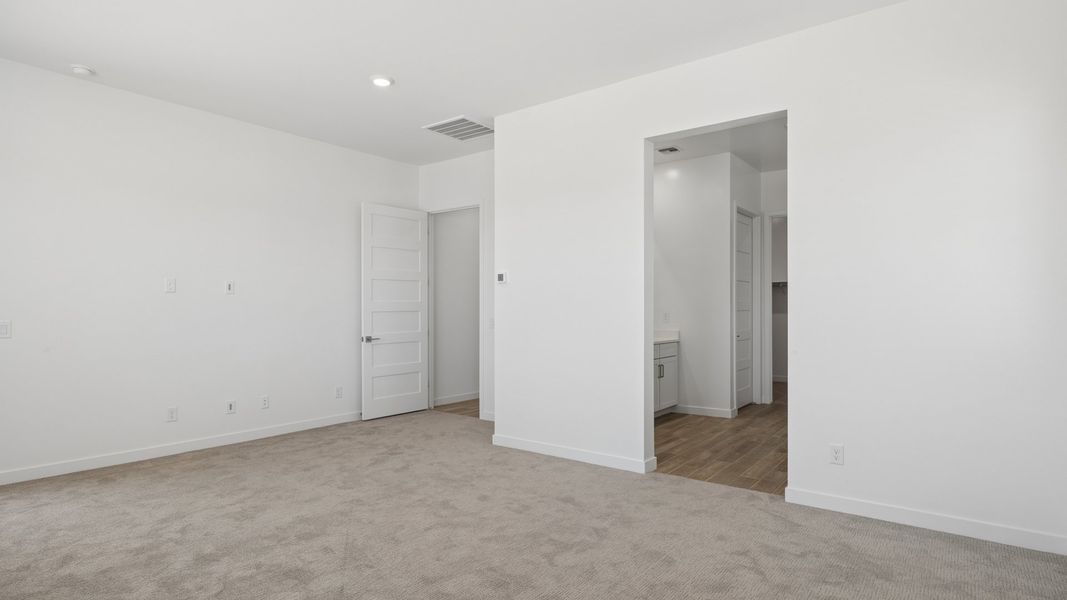 Spacious, unfurnished interior of a new home in The Ridge at Stone Butte, Phoenix (Image 31).