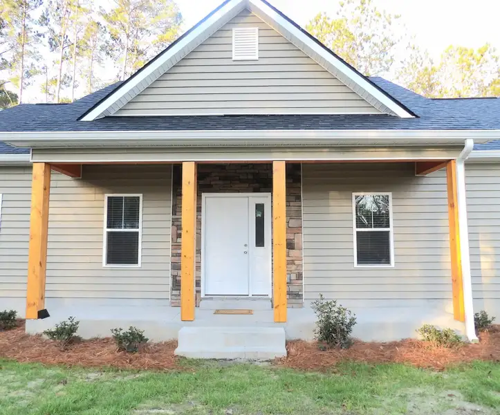 Exterior details and patio area of a home in , Walterboro (Image 9).
