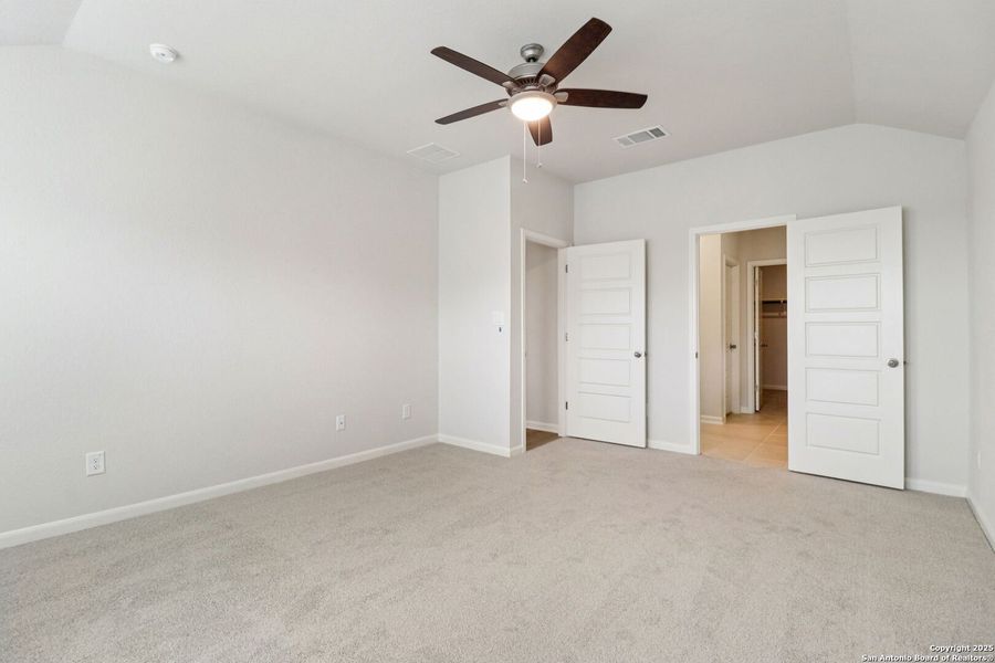 Spacious, unfurnished interior of a new home in Arcadia Ridge - Premier Series, San Antonio (Image 28).