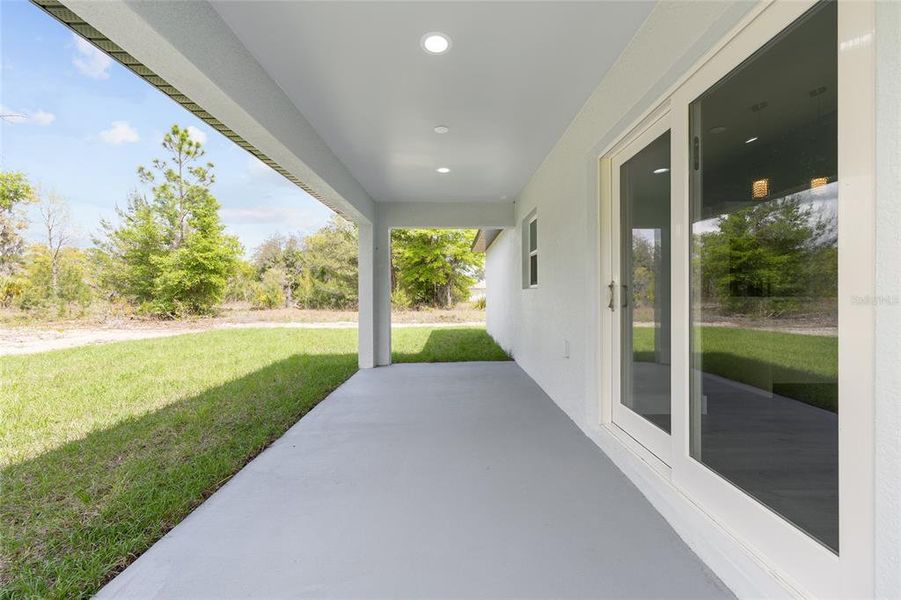 Exterior details and patio area of a home in , Ocklawaha (Image 23).
