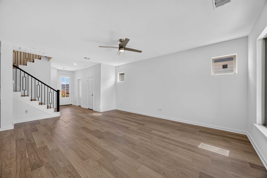Spacious, unfurnished interior of a new home in La Segarra 40', Brookshire (Image 19).