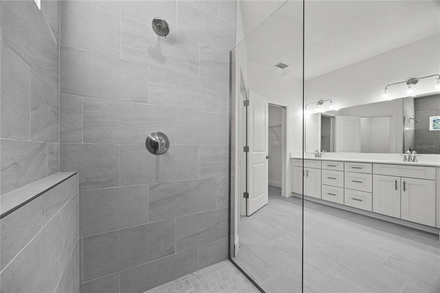 Furnished interior view inside a new home in , Gainesville (Image 5).