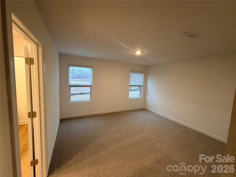 Spacious, unfurnished interior of a new home in Galloway Ridge, Charlotte (Image 18).