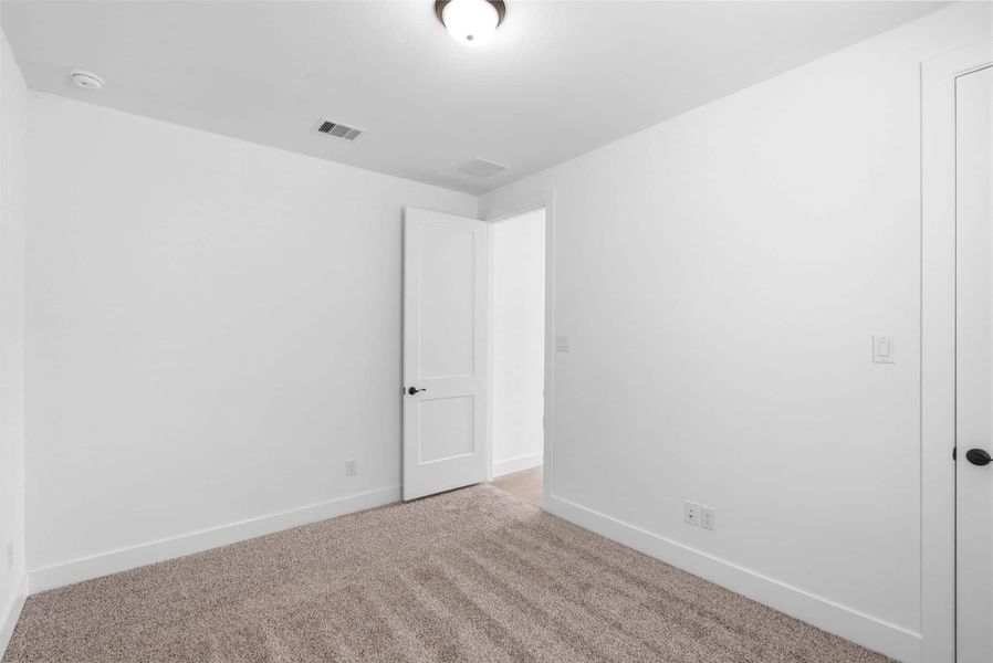 Spacious, unfurnished interior of a new home in Wood Leaf Reserve, Tomball (Image 17).