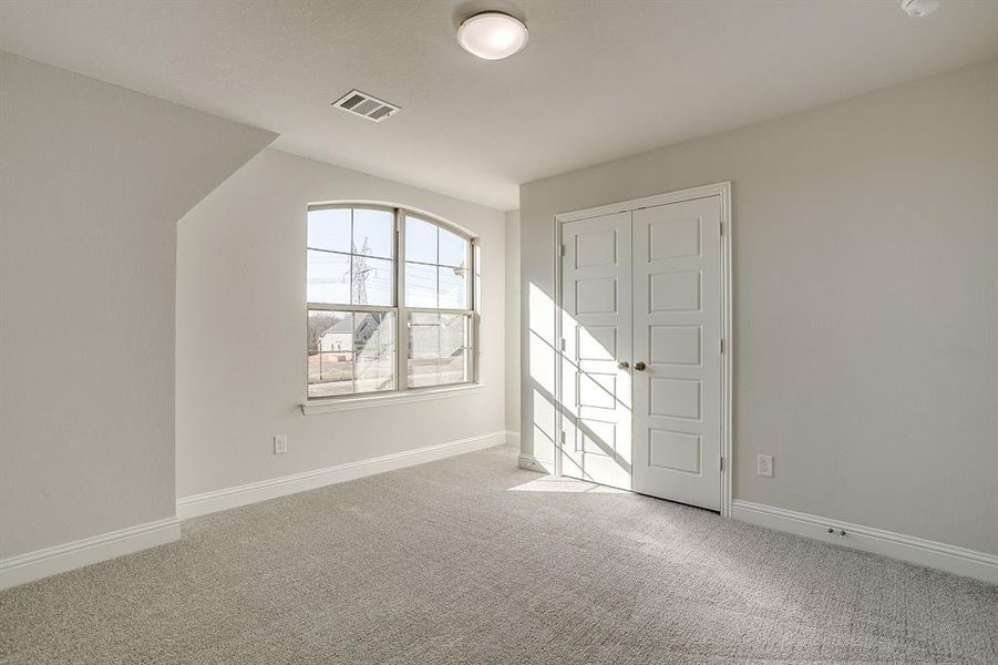 Unfurnished bedroom featuring carpet flooring and a closet