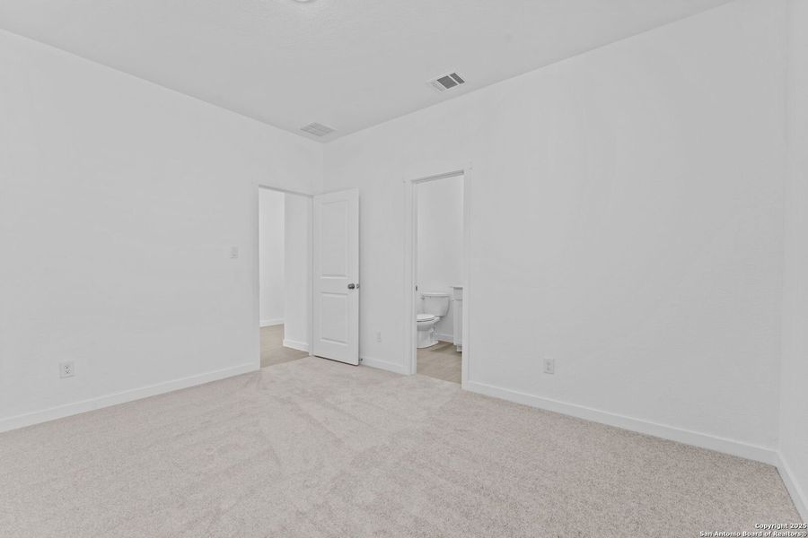 Spacious, unfurnished interior of a new home in , New Braunfels (Image 24).
