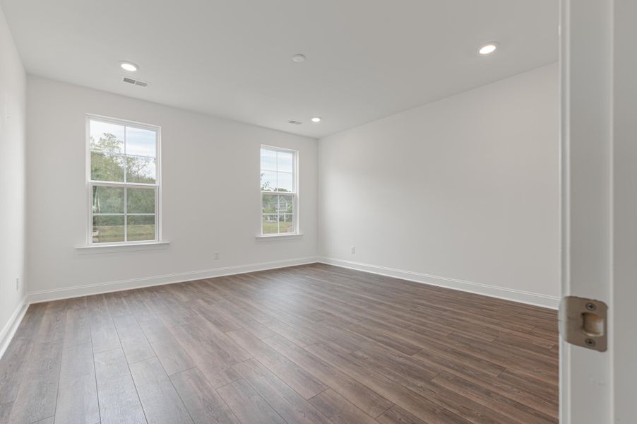 Spacious, unfurnished interior of a new home in , Summerville (Image 20).