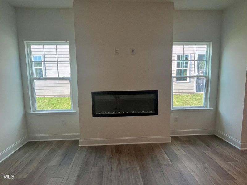 Family Room w/Fireplace