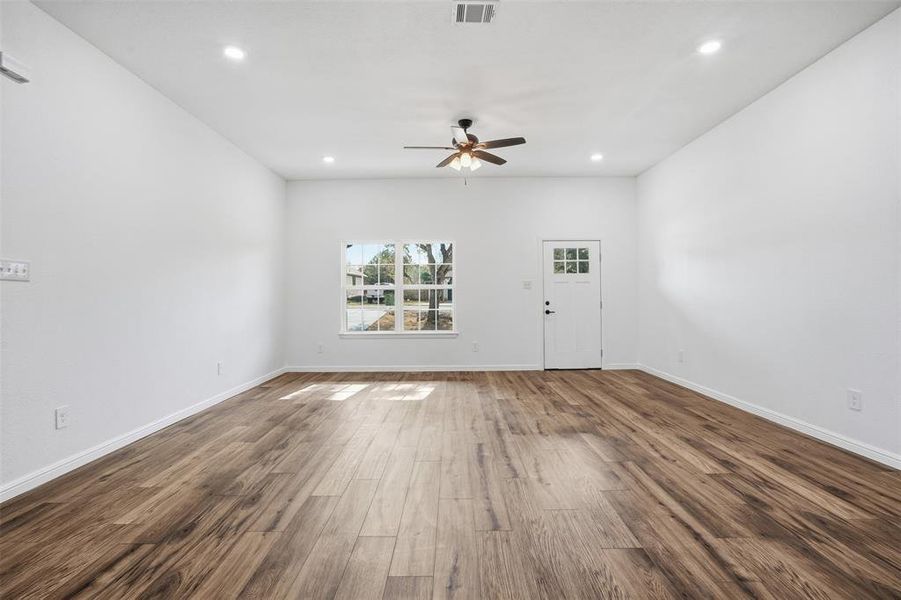 Spacious, unfurnished interior of a new home in , Granbury (Image 21).
