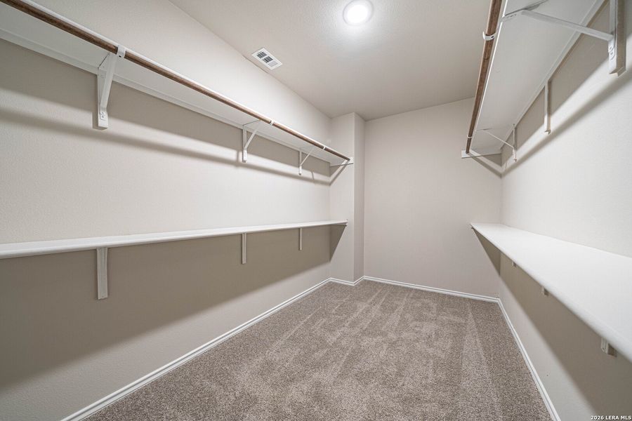 Spacious, unfurnished interior of a new home in , Seguin (Image 12).