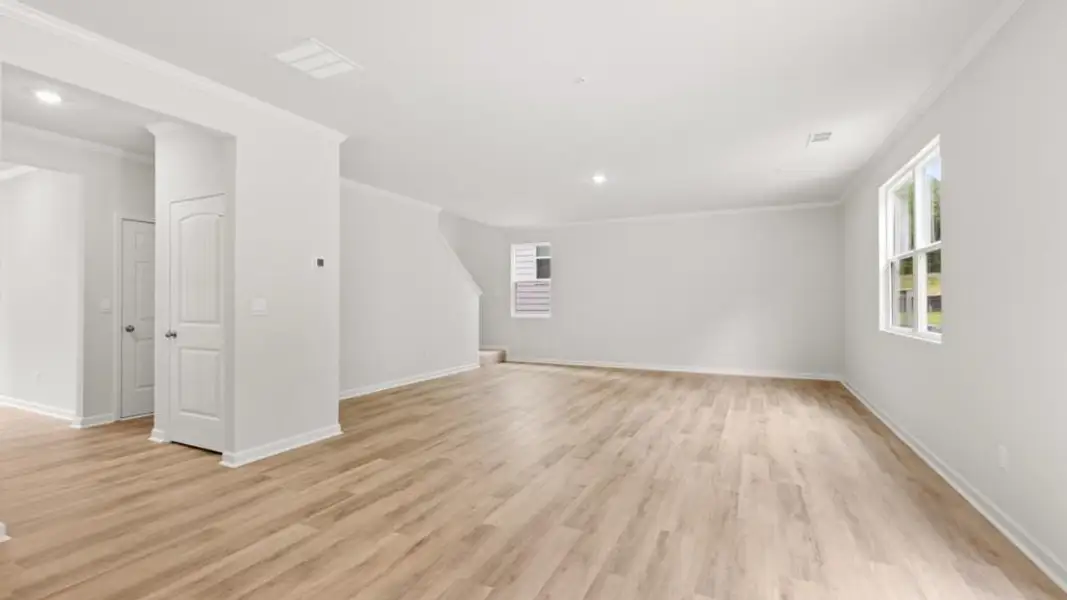 Spacious, unfurnished interior of a new home in Creekview, Atlanta (Image 31).