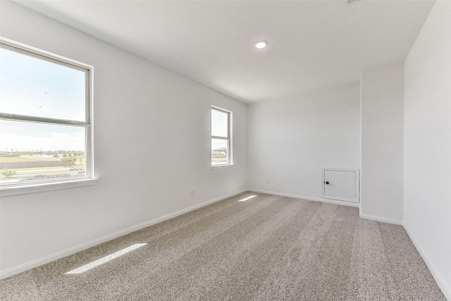 Spacious, unfurnished interior of a new home in River Ranch Meadows, Dayton (Image 19).