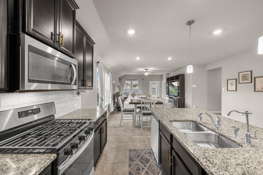Furnished interior view inside a new home in Sierra Vista, Iowa Colony (Image 31).