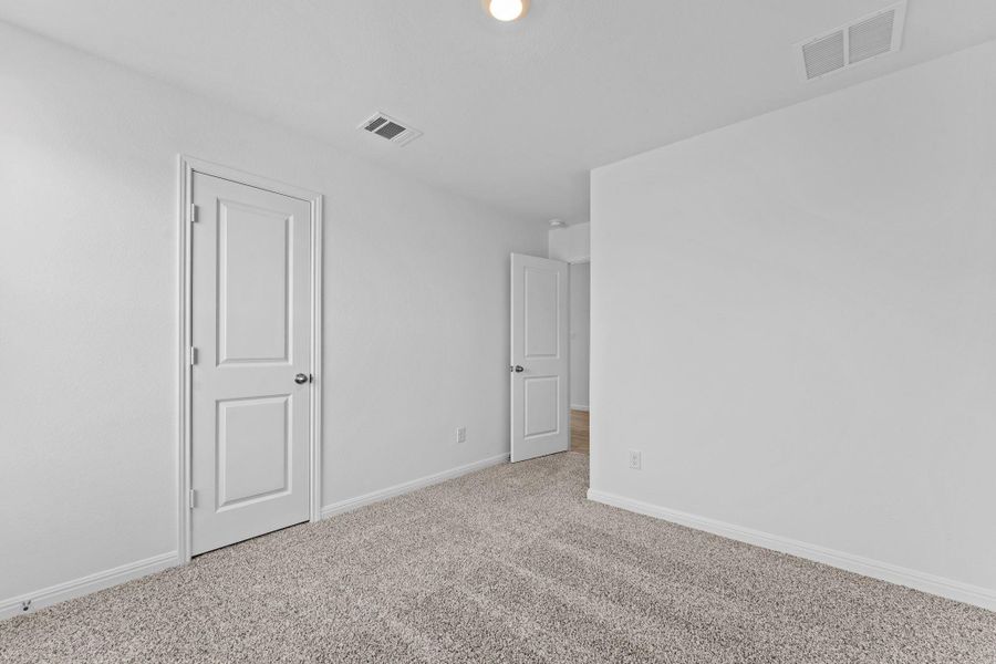 Spacious, unfurnished interior of a new home in Paramount, Kyle (Image 19).
