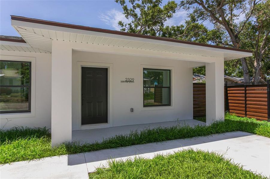 Exterior details and patio area of a home in , St. Petersburg (Image 29).