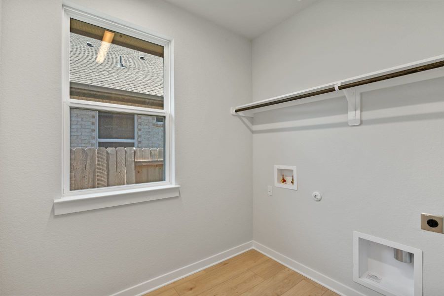 Spacious, unfurnished interior of a new home in Lariat, Liberty Hill (Image 38).