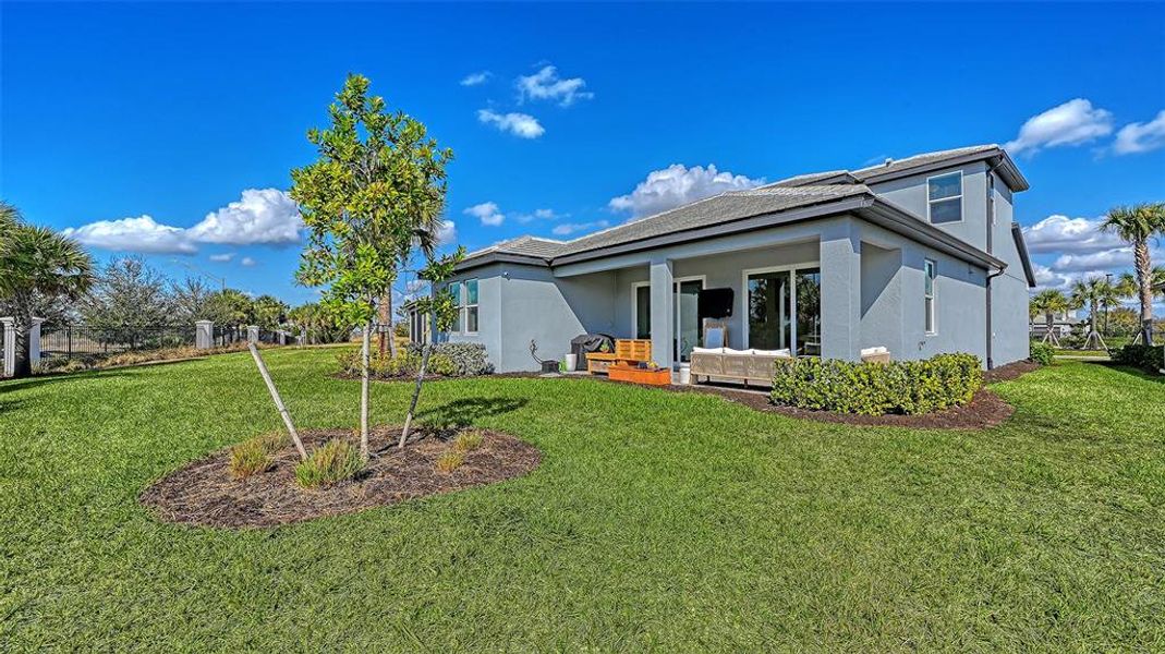 Exterior details and patio area of a home in , Bradenton (Image 23).