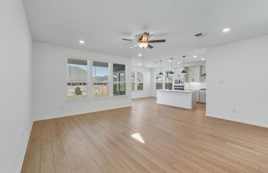 Spacious, unfurnished interior of a new home in Horizon Lake, Leander (Image 42).