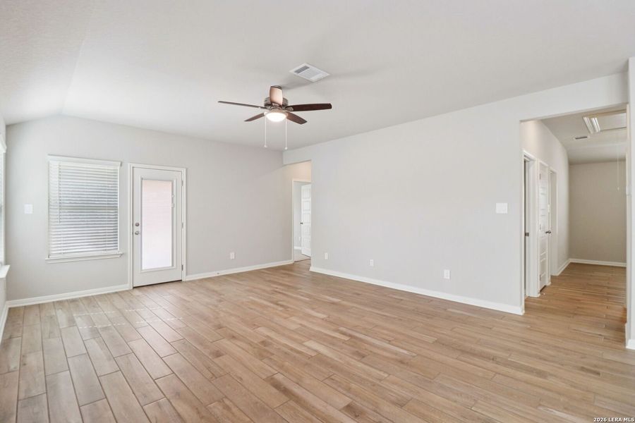 Spacious, unfurnished interior of a new home in Scenic Crest - Premier Series, Boerne (Image 20).