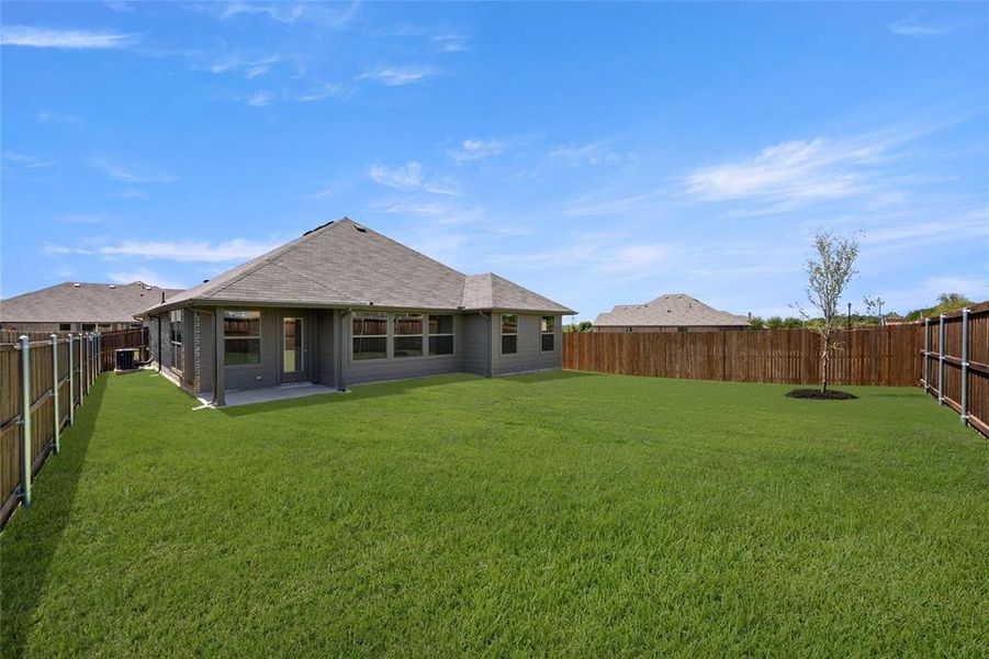 Exterior details and patio area of a home in Chisholm Hills, Cleburne (Image 3).