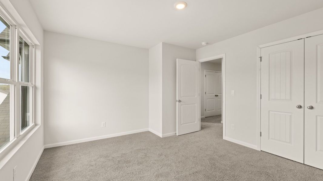 Representative unfurnished interior of a home built from the Halton by D.R. Horton in Thompson Ridge, Dallas (Image 27).