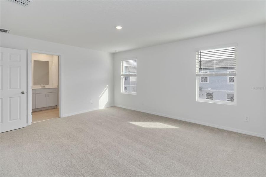 Spacious, unfurnished interior of a new home in , St. Cloud (Image 22).