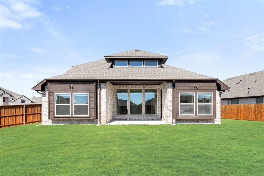 Exterior details and patio area of a home in Willow Wood, McKinney (Image 3).