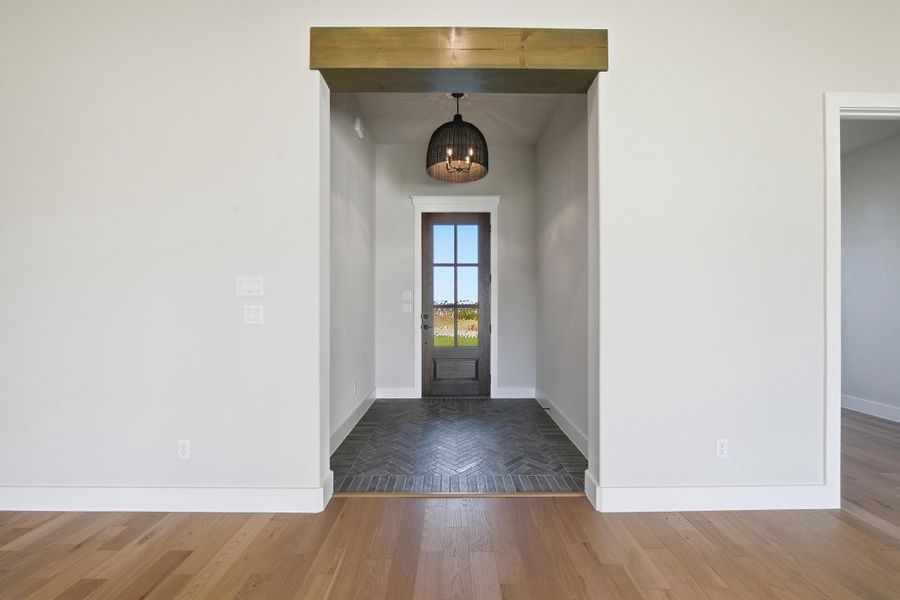 Spacious, unfurnished interior of a new home in Aledo Heights - Aledo ISD, Aledo (Image 22).