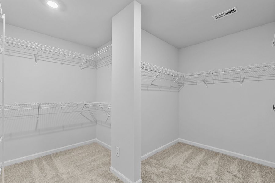 Spacious, unfurnished interior of a new home in Fieldstone, Lexington (Image 36).