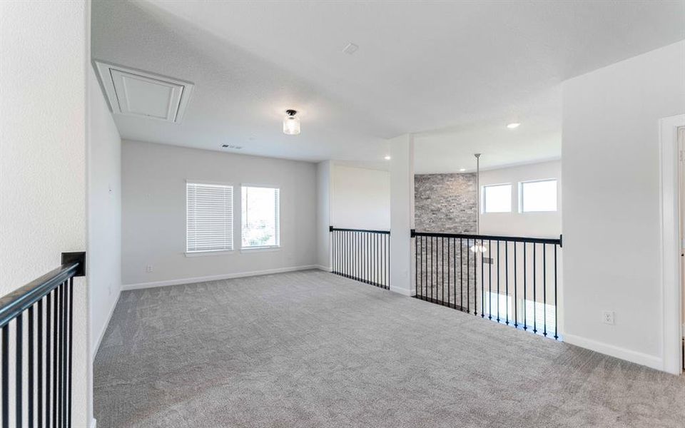 Spacious, unfurnished interior of a new home in Heath Golf & Yacht Club, Heath (Image 22).