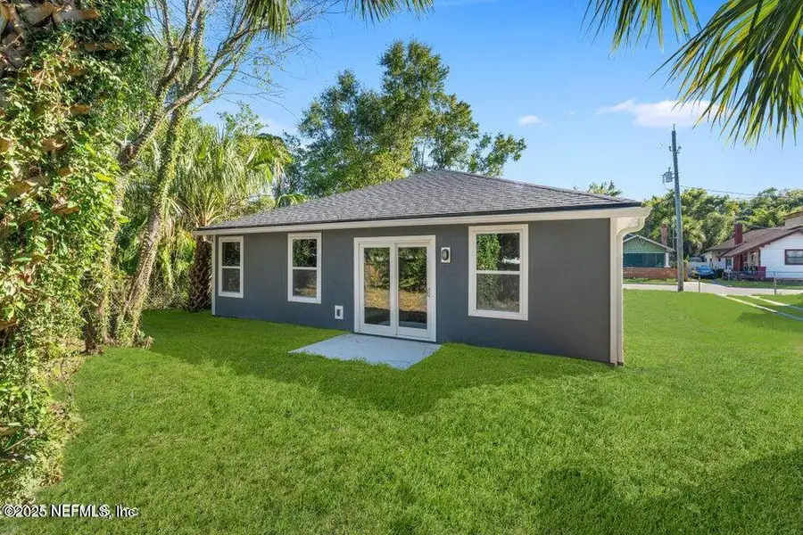 Exterior details and patio area of a home in , Jacksonville (Image 3).