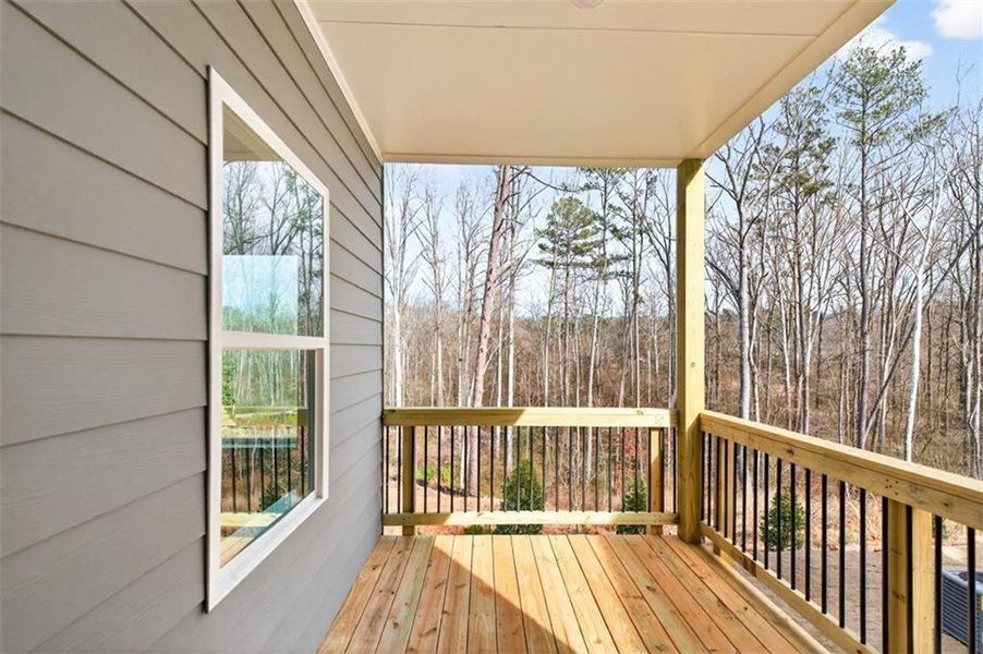 Exterior details and patio area of a home in Sanders Park, Austell (Image 23).
