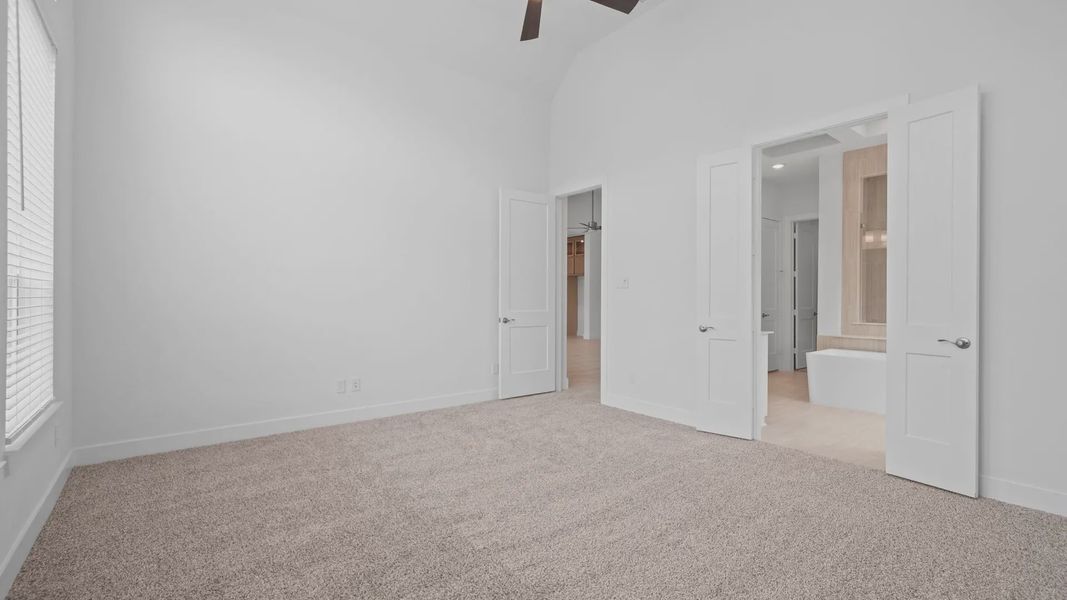 Spacious, unfurnished interior of a new home in Lakes of Cane Island, Katy (Image 19).