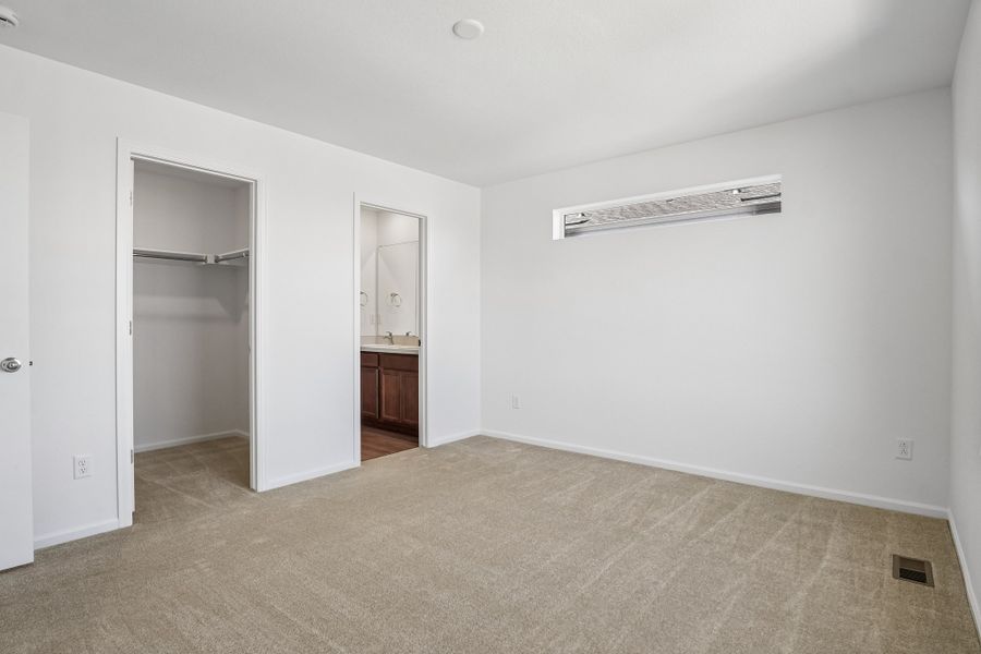 Spacious, unfurnished interior of a new home in Windler, Aurora (Image 15).